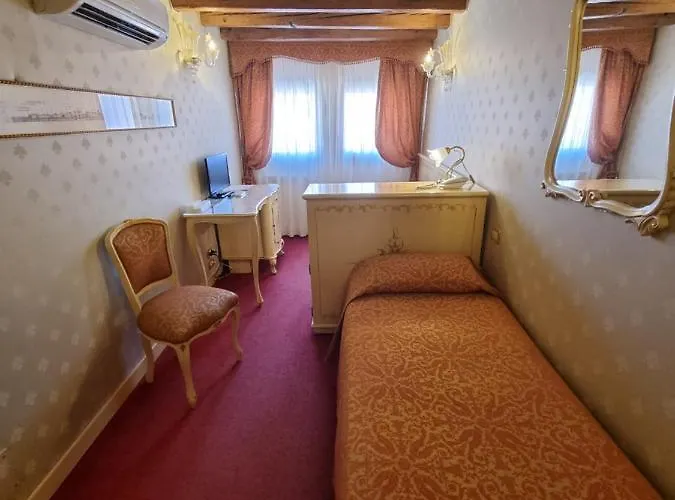 Al Leon Bed & Breakfast 3*