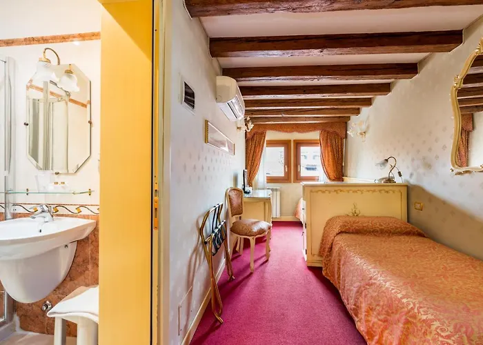 Al Leon Bed & Breakfast Venice