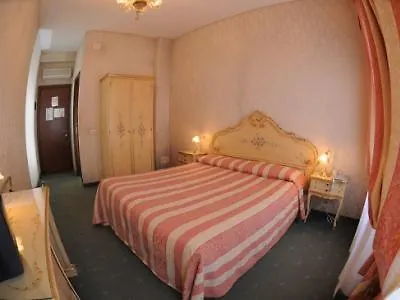 ロカンダ アル レオン 3* ヴェネツィア