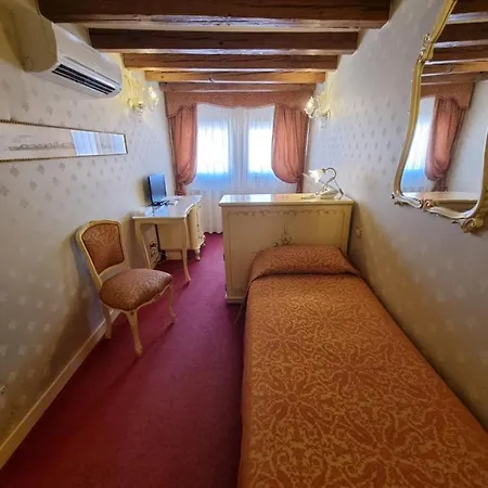 Al Leon Bed & Breakfast 4*