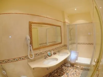 Al Leon 4* البندقية